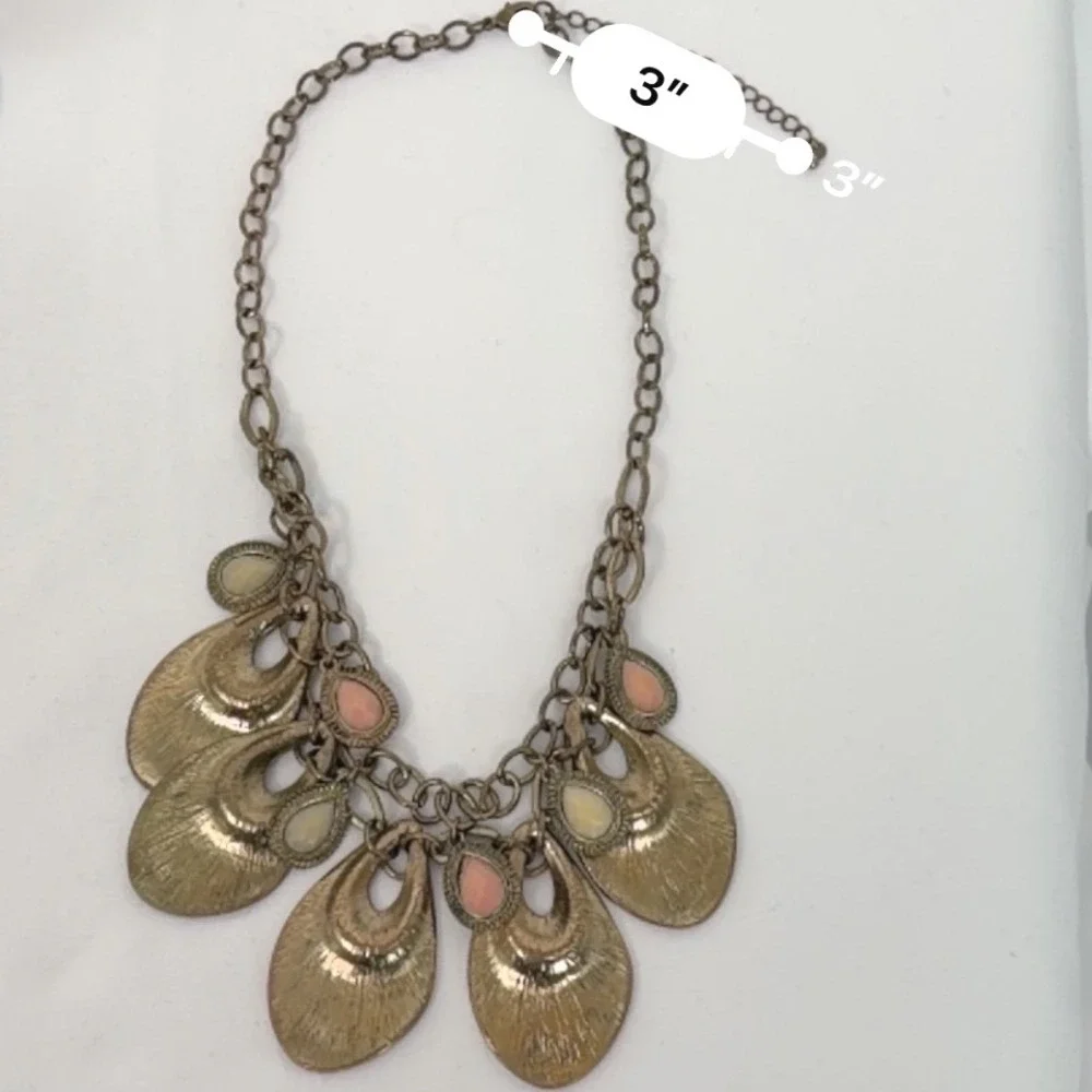 Eva Mendes by NY & Co Antique Gold Tone Bib Necklace Peach Cream Teardrop 103-09